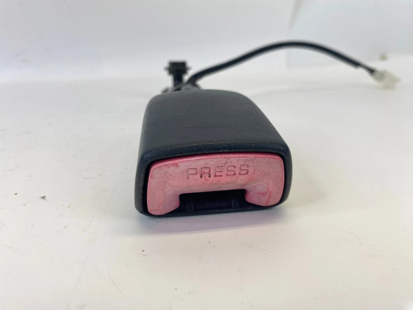 2004-2007 INFINITI G35 SEDAN FRONT RIGHT PASSENGER SEAT BELT BUCKLE E034501 OEM