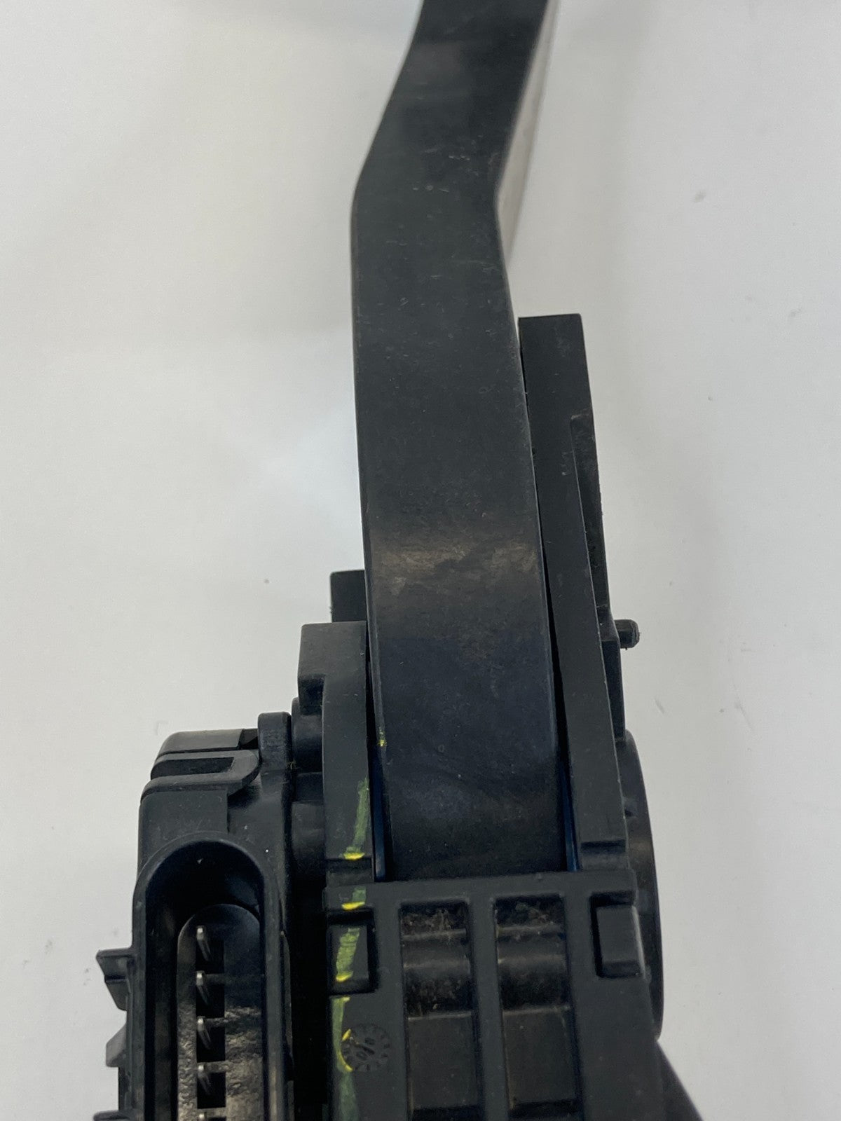 2010-2017 Chevrolet Equinox 2.4L AT Fuel Accelerator Gas Pedal Throttle OEM