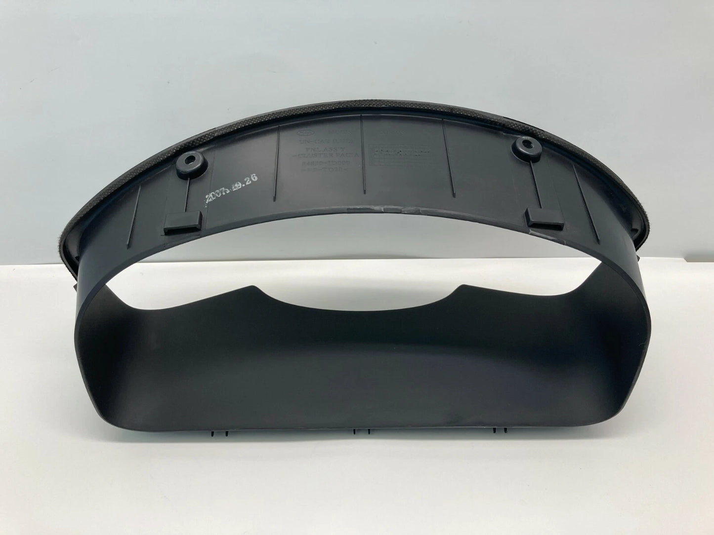 2007-2010 KIA RONDO DASH INSTRUMENT SPEEDOMETER CLUSTER BEZEL TRIM 84830-1D000