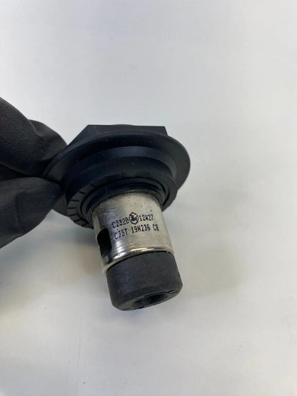 2013-2019 FORD ESCAPE CENTER CONSOLE 12 VOLT ACCESSORY POWER OUTLET SOCKET OEM