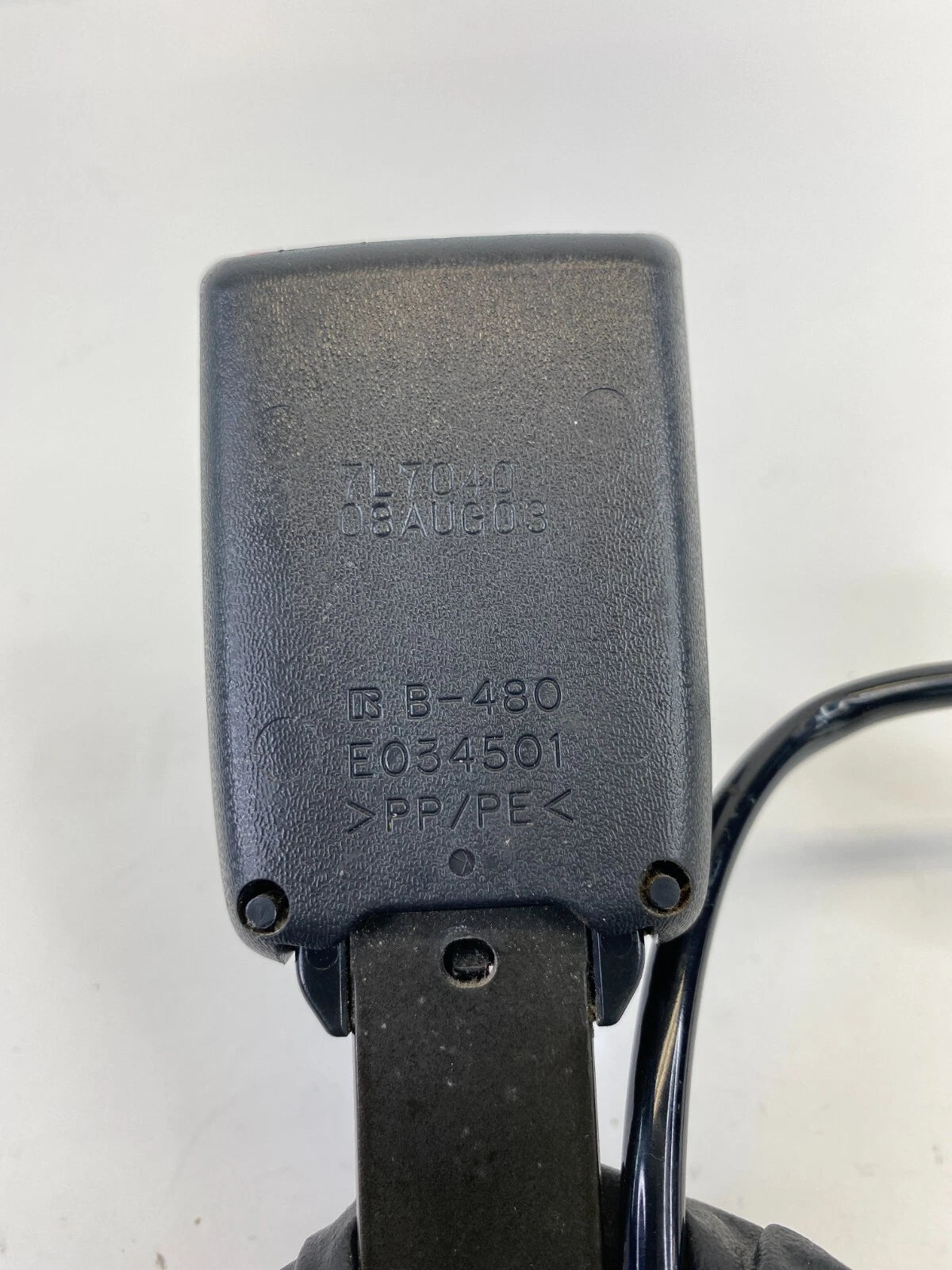 2004 2005 TOYOTA RAV4 FRONT RIGHT PASSENGER SEAT BELT BUCKLE 7L7040-08AUG03 OEM