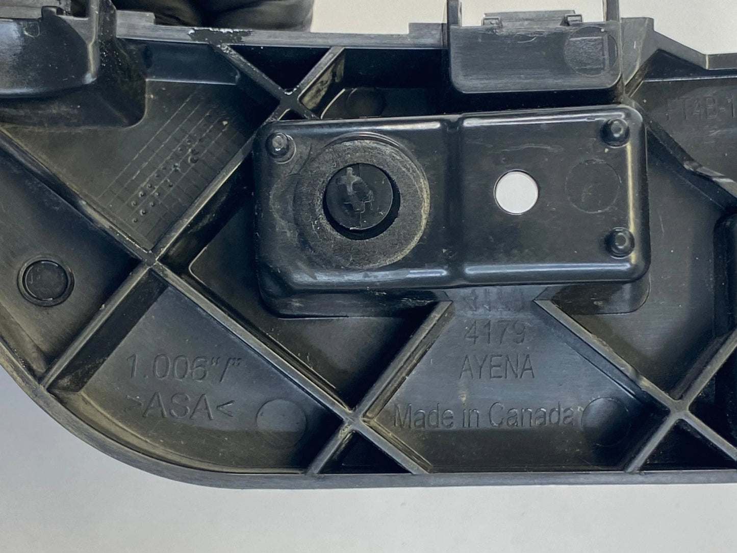 2015-2018 FORD EDGE REAR BUMPER MOUNTING OUTER SUPPORT BRACKET RIGHT OEM FACTORY