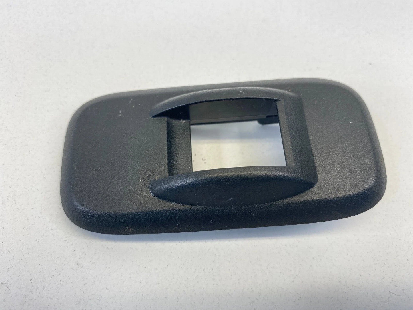 2005-2008 SAAB 9-7X REAR RIGHT SIDE WINDOW SWITCH TRIM BEZEL 800983 OEM