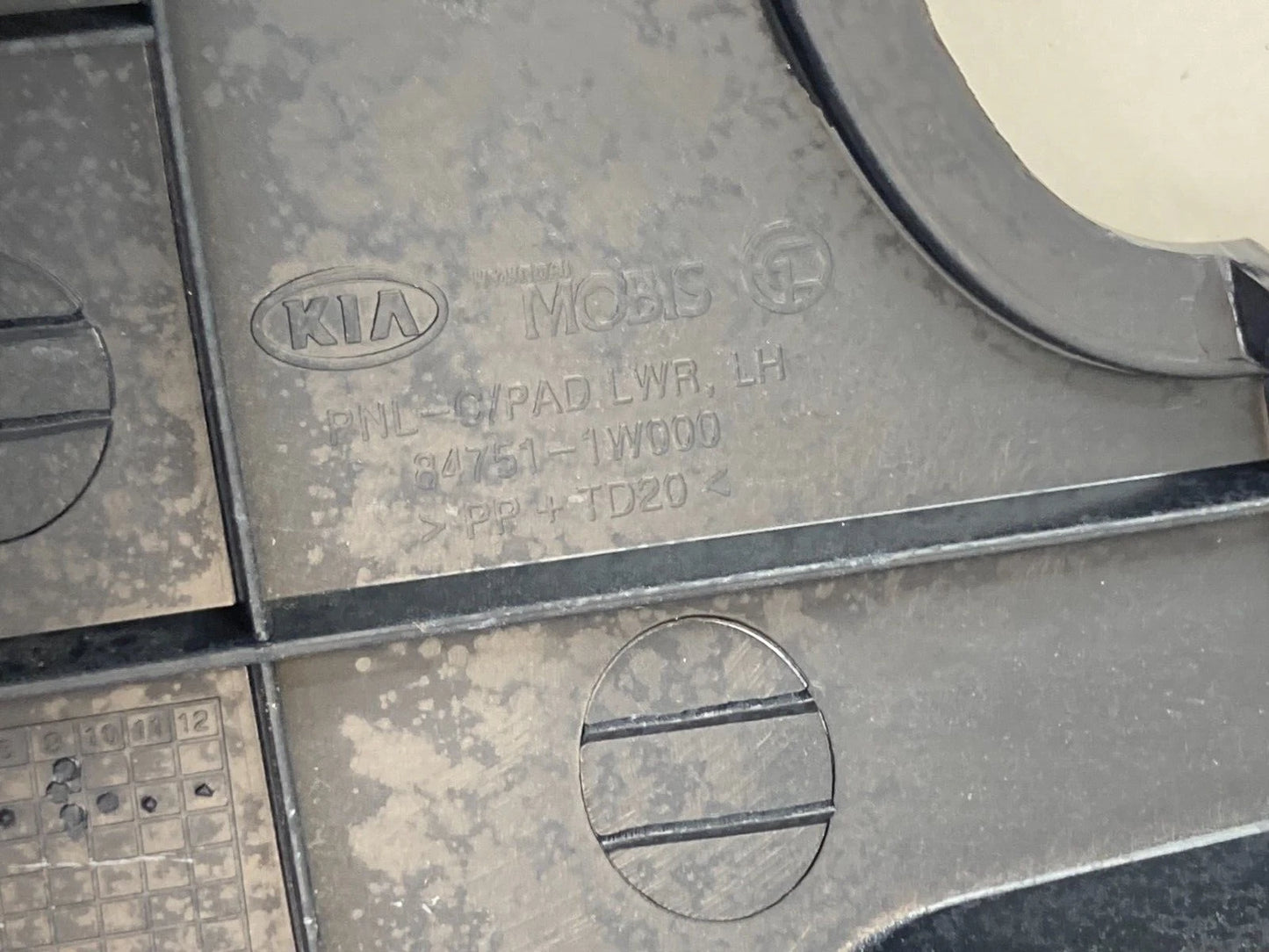 2012-2017 KIA RIO DASH INSTRUMENT PANEL LOWER COLUMN COVER CRASH PAD 84750-1W000