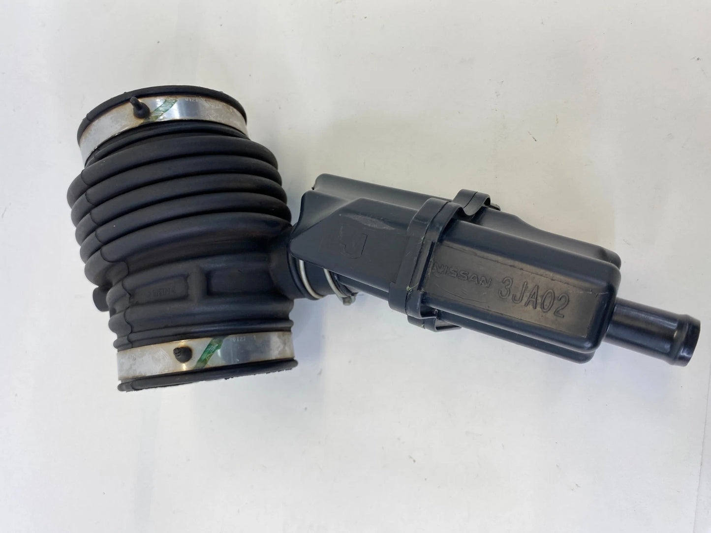 2013-2016 NISSAN PATHFINDER 3.5L V6 ENGINE AIR INTAKE HOSE DUCT RESONATOR OEM