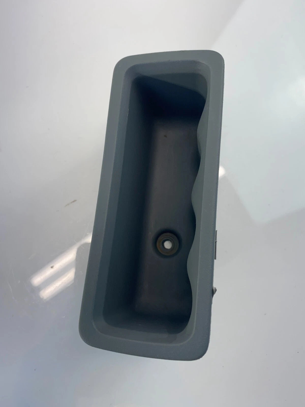 2005-2010 JEEP GRAND CHROKEE REAR LEFT DOOR PULL HANDLE CUP BIN BEZEL OEM