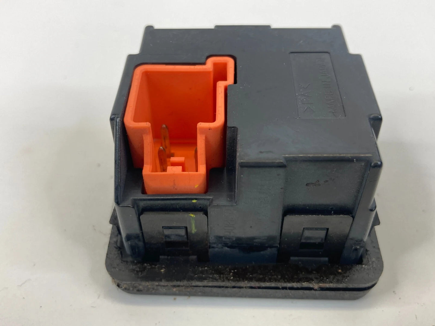 2009 2010 CHEVROLET CHEVY TRAVERSE 12 VOLT ACCESSORY POWER OUTLET SOCKET OEM
