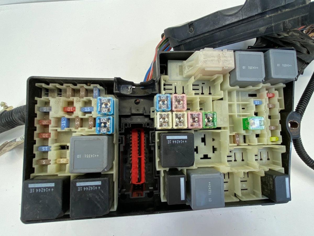 2013-2016 FORD ESCAPE 1.6L ENGINE FUSE BOX BATTERY JUNCTION BOX OEM AV6T14A067AD