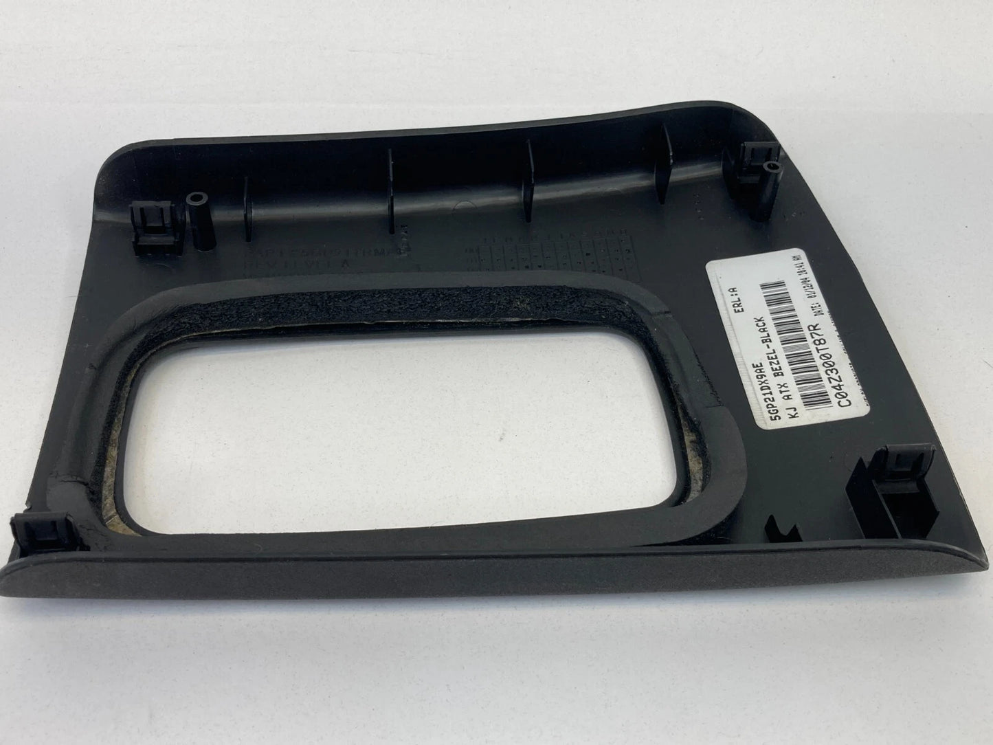 2002-2004 JEEP LIBERTY CENTER CONSOLE SHIFTER SHIFT PANEL BEZEL TRIM 5GP21DX9AE