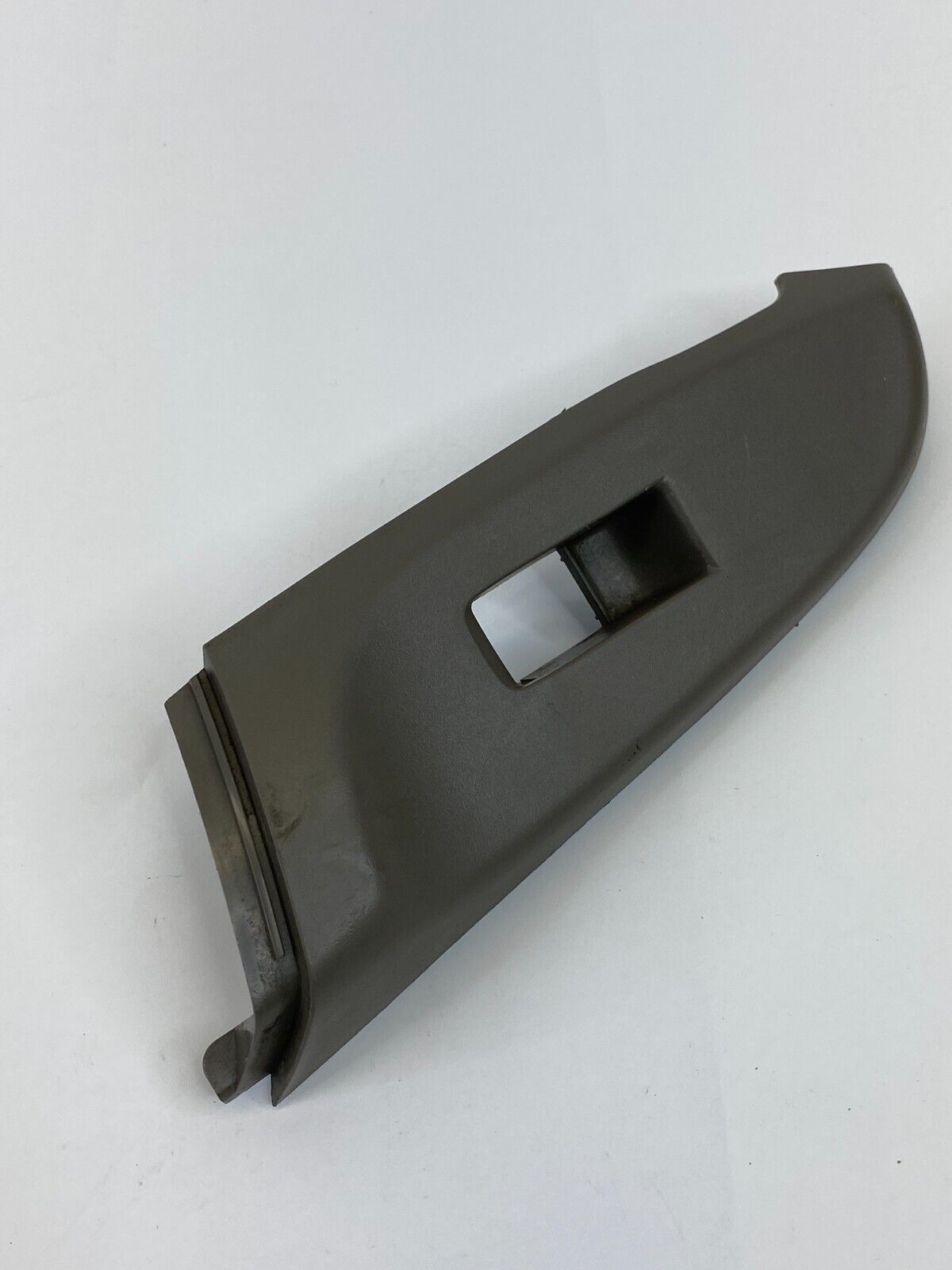 2000-2006 Nissan Sentra Rear Left Side Door Window Switch Bezel Trim 82961-5M012