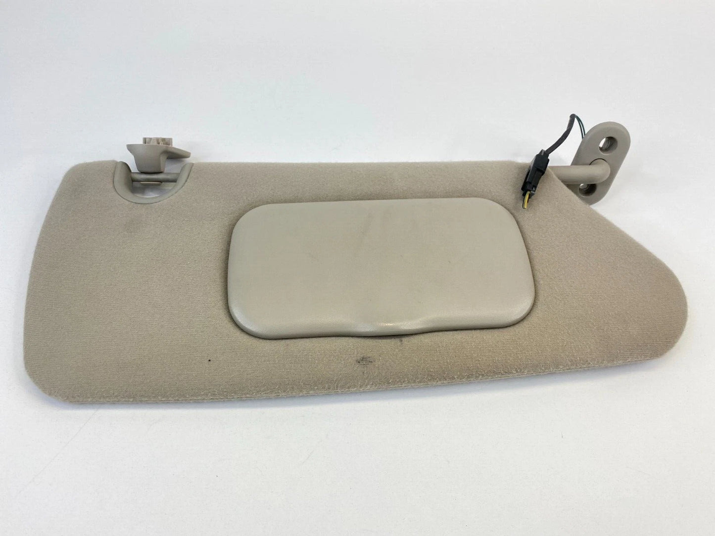 2004 2005 04 05 CHRYSLER PACIFICA ROOF RIGHT PASSENGER SUNVISOR SUN VISOR SHADE