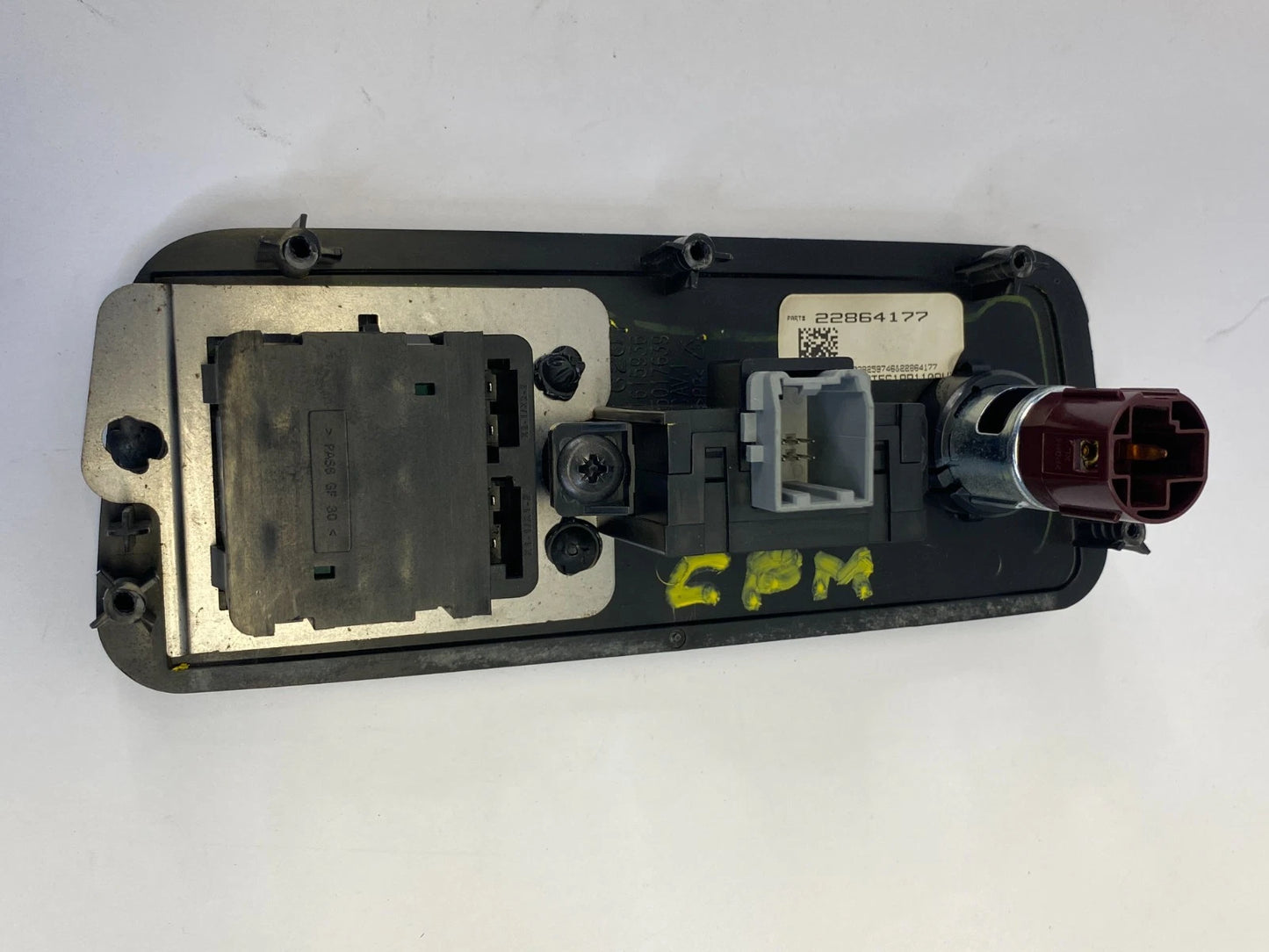 13-17 CHEVROLET TRAVERSE REAR CENTER CONSOLE 120V POWER PLUG RCA OUTLET 22864177