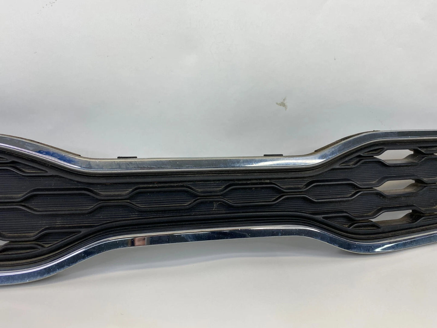 2012-2015 KIA RIO FRONT BUMPER CENTER UPPER GRILL GRILLE W/ SURROUND CHROME OEM