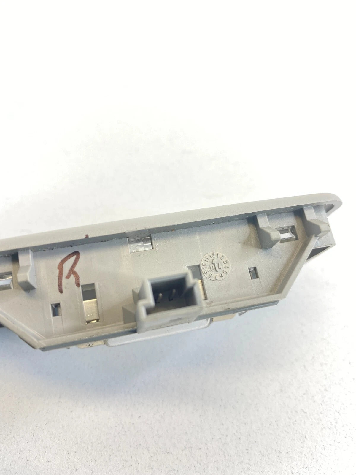 2004-2007 BMW 530I RIGHT PASSENGER SIDE INNER SUNVISOR VANITY LIGHT LAMP 6920187