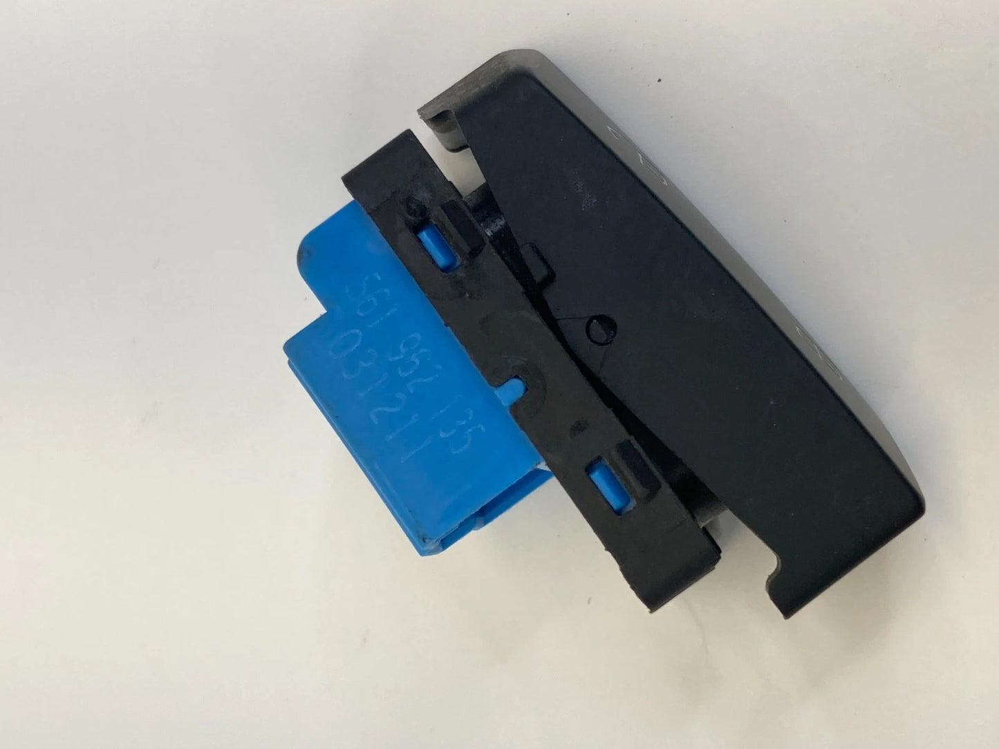 2012-2015 VOLKSWAGEN PASSAT REAR LEFT DOOR LOCK CONTROL SWITCH 561962135 OEM