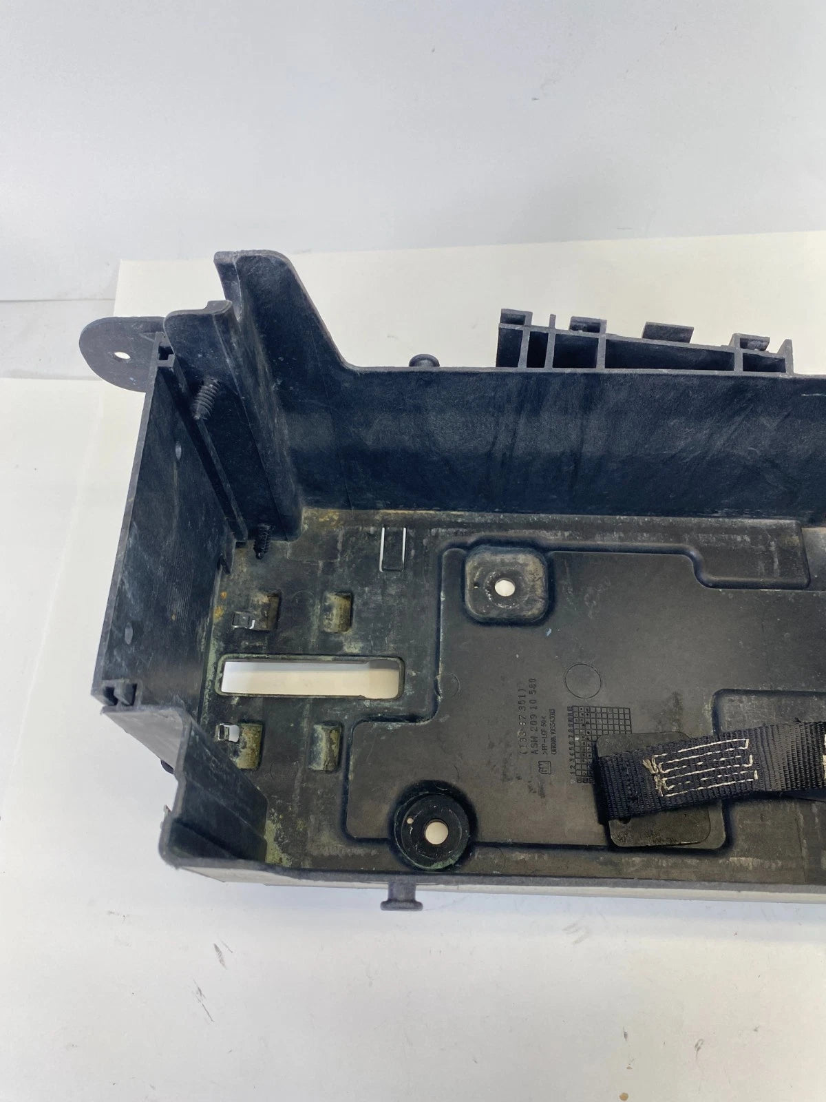 2010-2016 Buick LaCrosse 13-19 Cadillac XTS Battery Tray Compartment 20910580