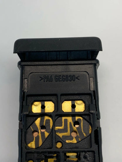 03 04 LAND ROVER DISCOVERY HAZARD WARNING LIGHT CONTROL SWITCH BUTTON YUG000730P