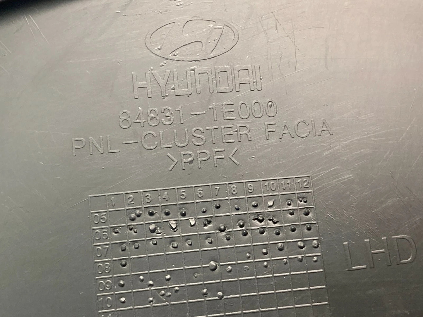 06-11 HYUNDAI ACCENT DASH PANEL SPEEDOMETER CLUSTER BEZEL TRIM 848311E000 OEM