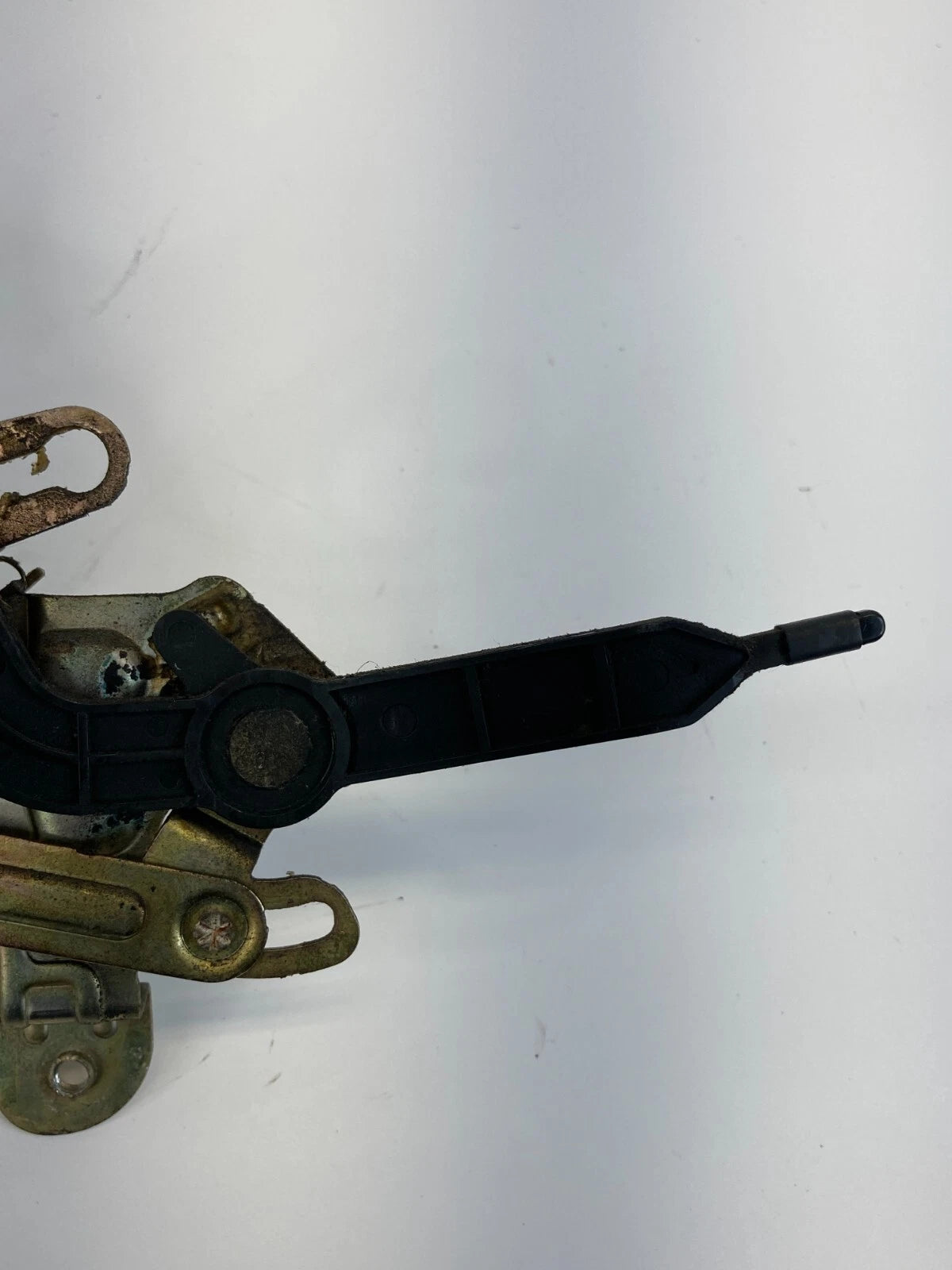 2000 2001 MAZDA MPV REAR RIGHT SIDE SLIDING MANUAL DOOR LOCK LATCH ACTUATOR OEM