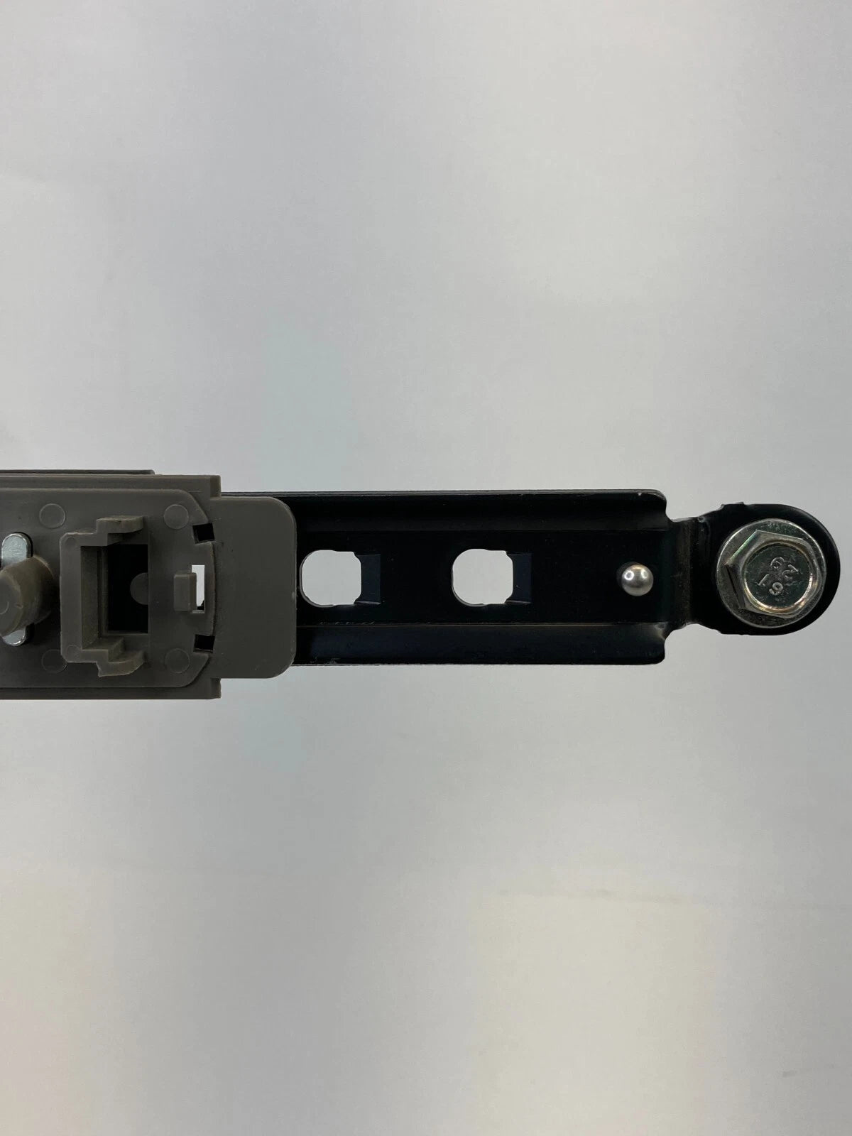 2003 2004 2005 2006 2007 NISSAN MURANO RIGHT PASSENGER SIDE SEAT BELT ADJUSTER