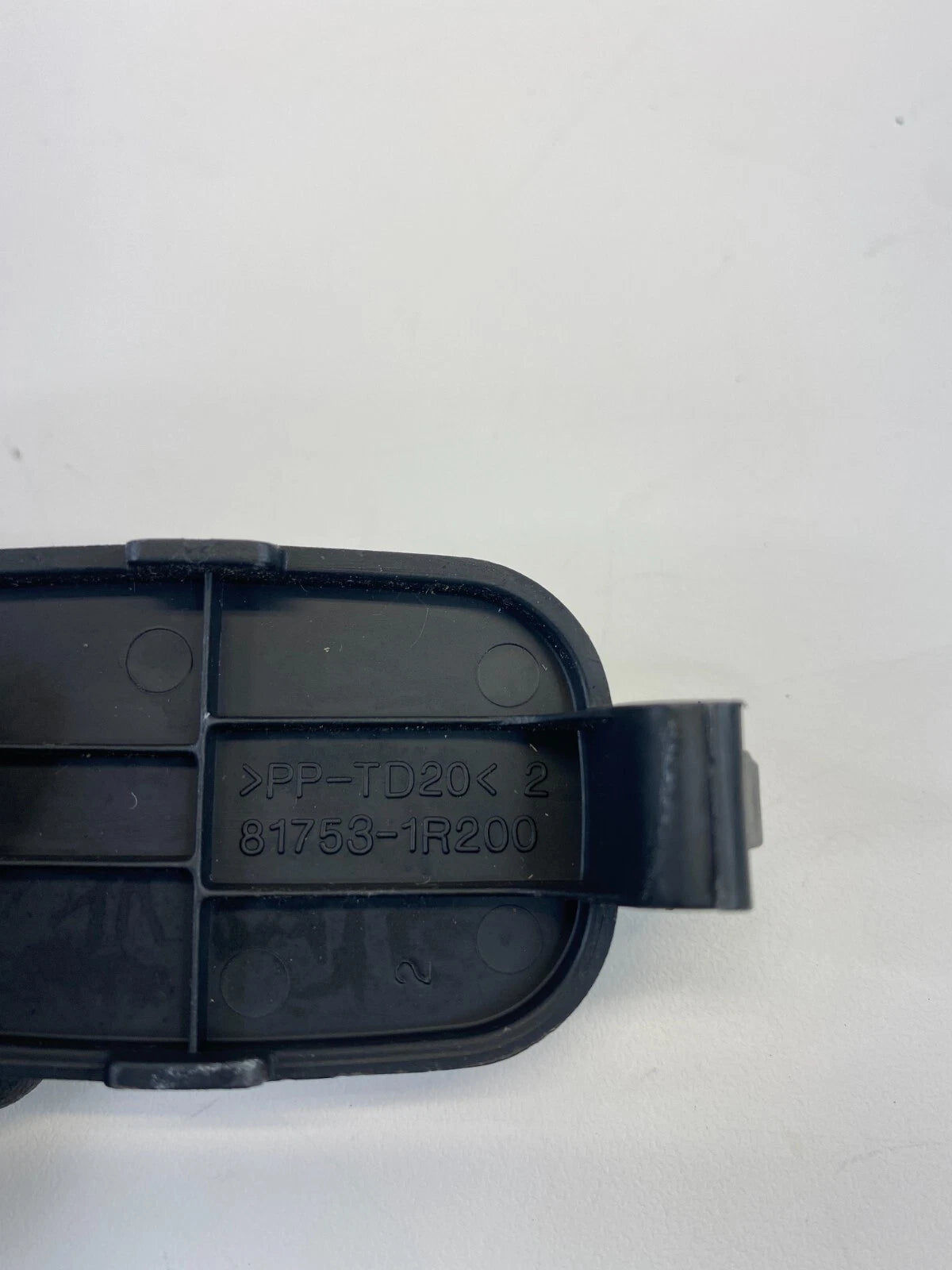 12-17 HYUNDAI ACCENT REAR TRUNK RELEASE PANEL BLANKING COVER TRIM 81753-1R200