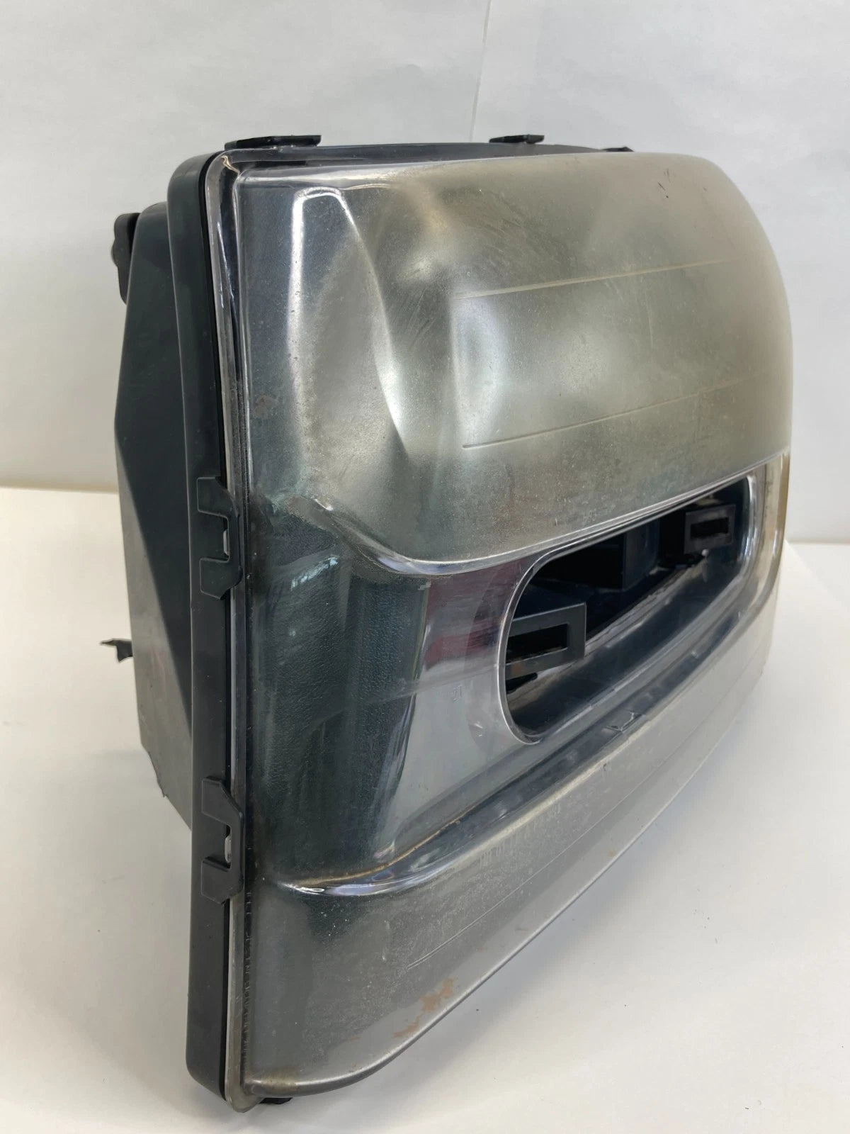 2002-2009 CHEVROLET TRAILBLAZER FRONT LEFT DRIVER HEADLIGHT LAMP 15179624 OEM