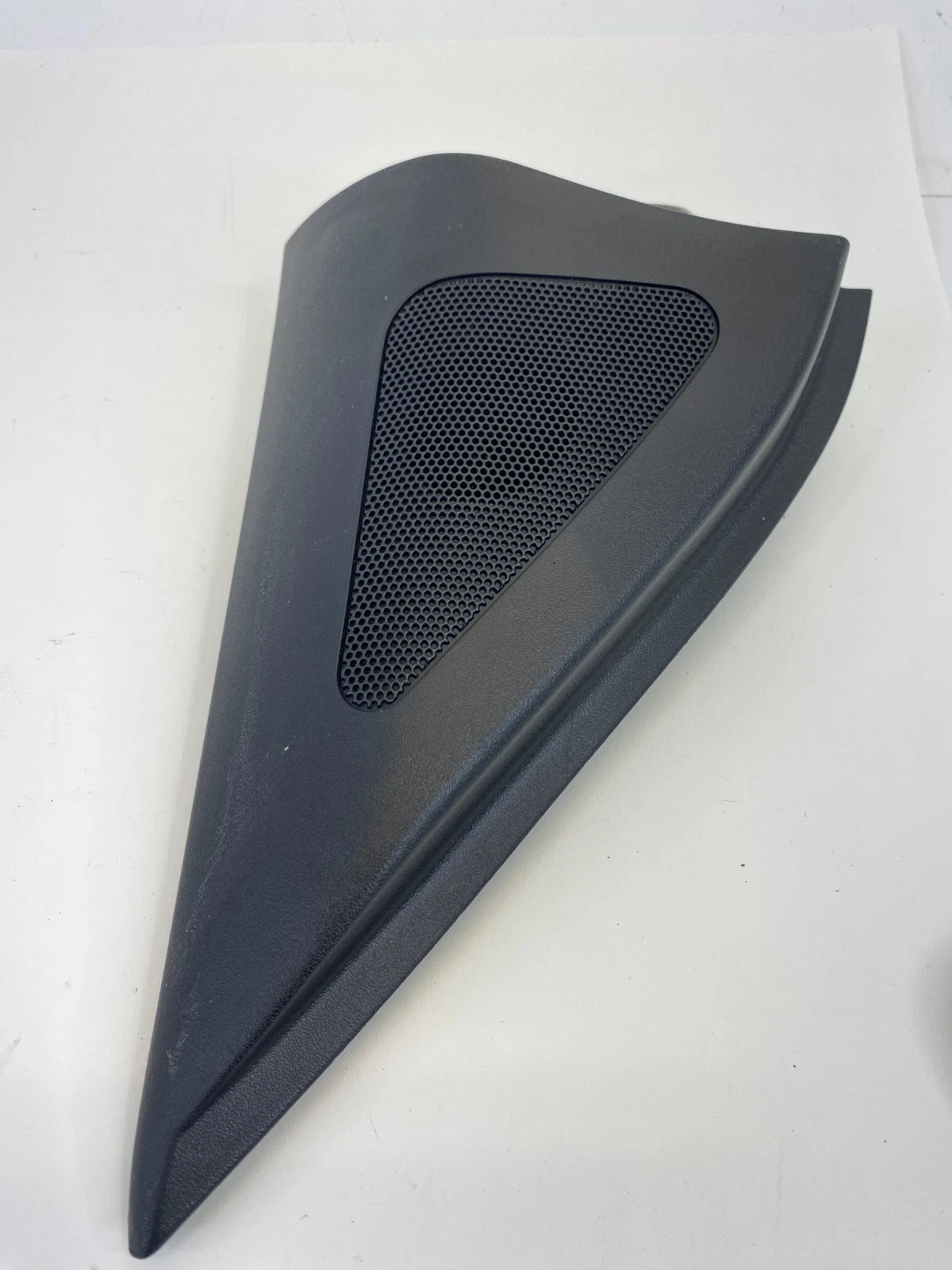 2007-2012 Hyundai Santa Fe Front Right Door Corner Cover w/ Tweeter 87660-0W020