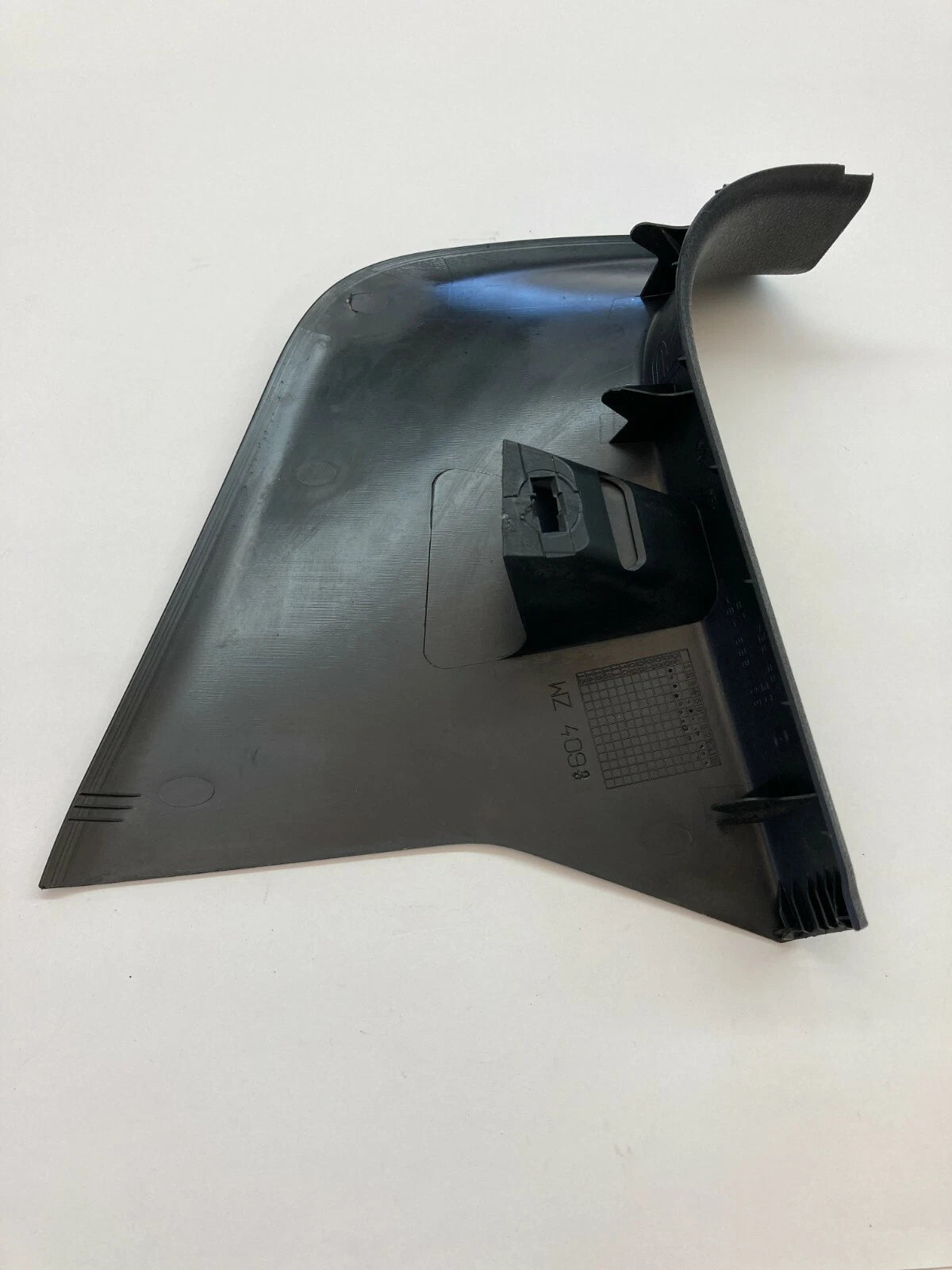 2006-2010 VOLKSWAGEN PASSAT FRONT RIGHT INTERIOR LOWER KICK PANEL TRIM 3C1863484