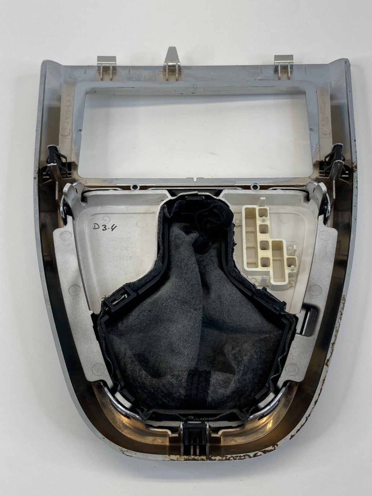 2008-2012 Land Rover LR2 Center Console Shifter Bezel Trim Panel w/Boot OEM