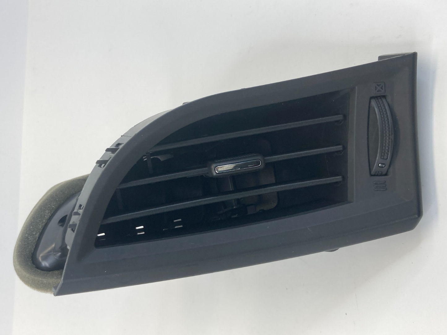 2010-2016 Buick LaCrosse Dash Left Side A/C Outer Air Vent Grille Outer OEM