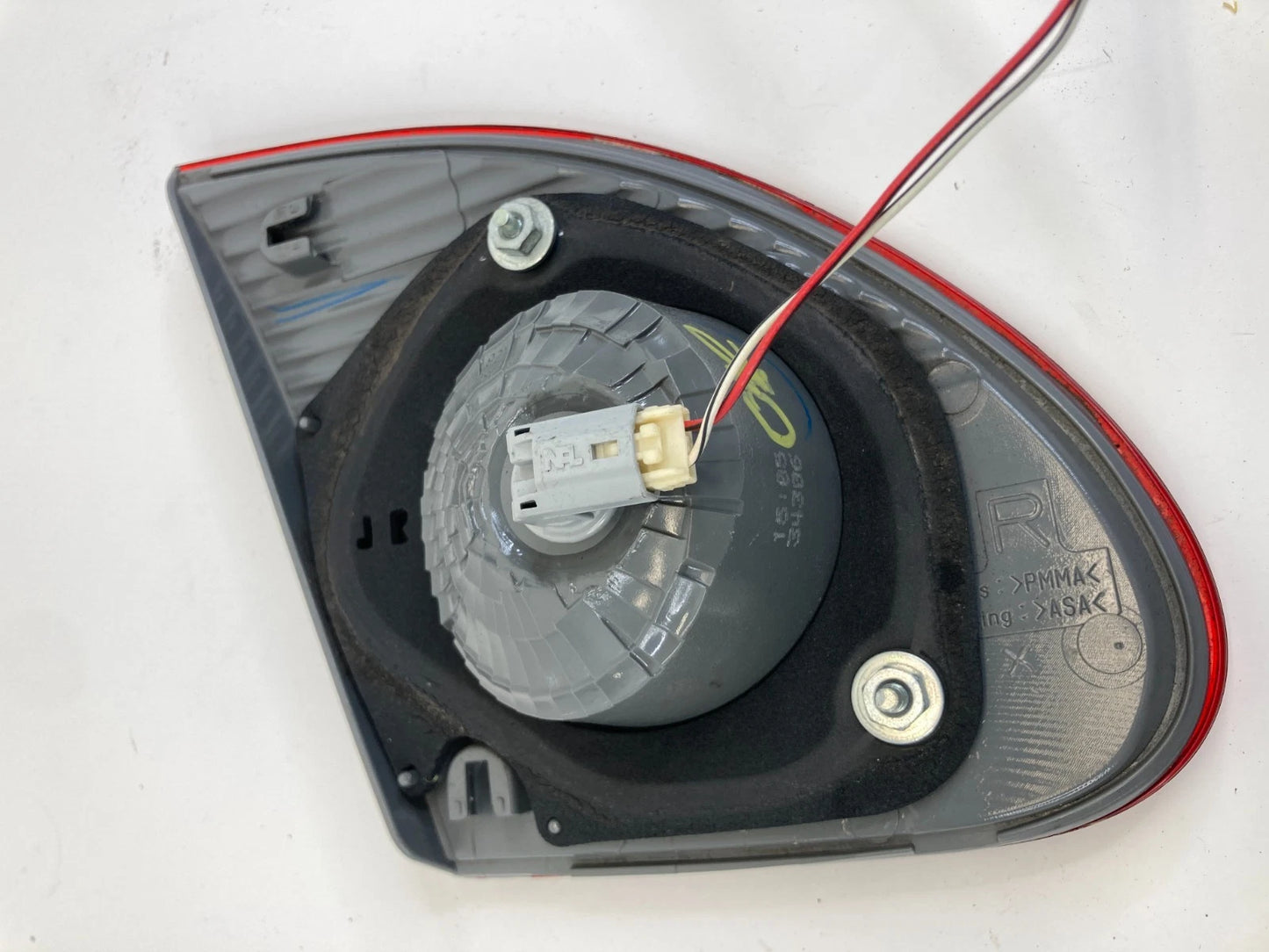 03-08 TOYOTA COROLLA REAR RR PASSENGER SIDE INNER TAIL LIGHT TAILLIGHT LAMP OEM