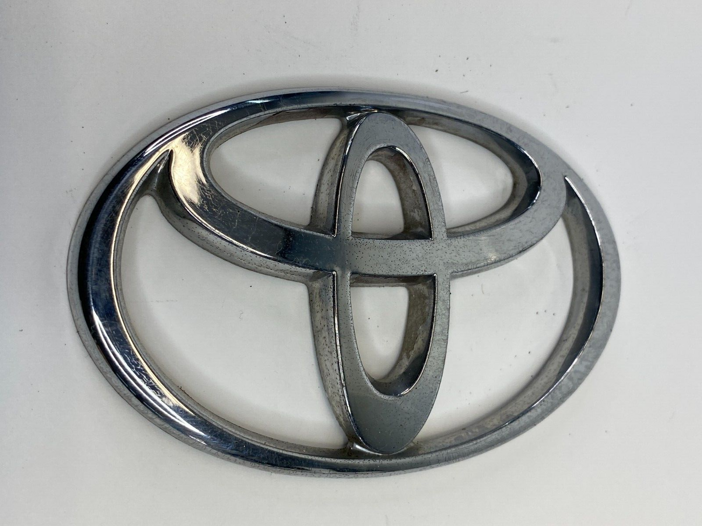 1998-2002 Toyota Corolla Rear Trunk Lid Emblem Ornament Logo 75431-12050 OEM