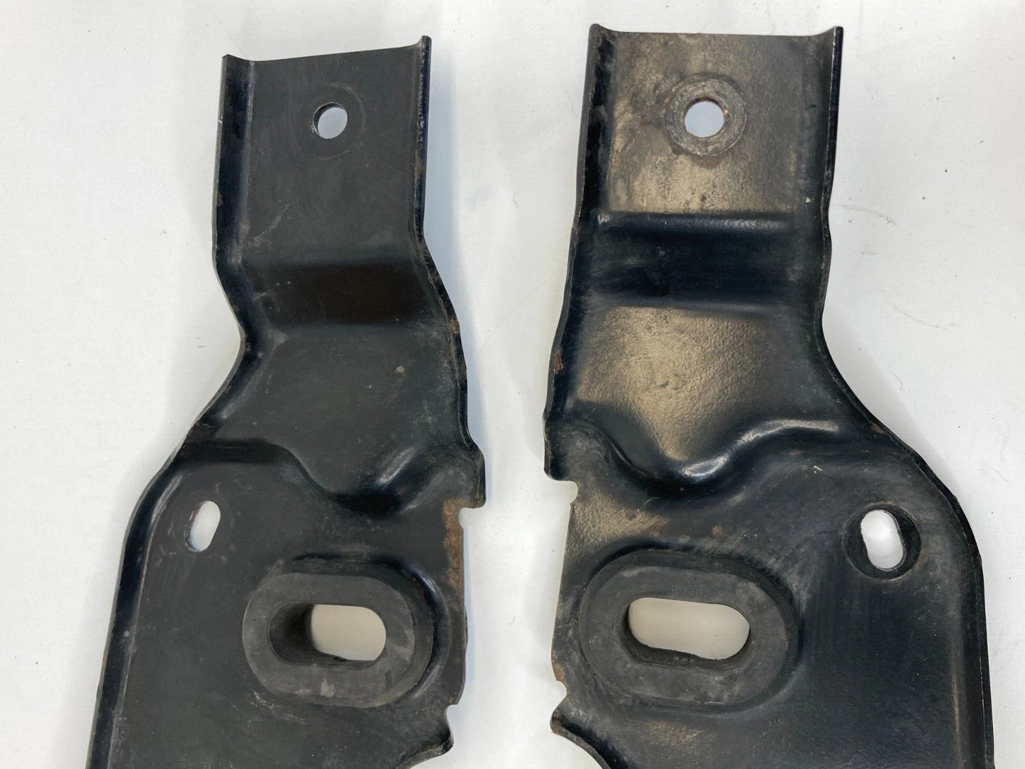 2008 FORD ESCAPE 3.0L V6 RADIATOR UPPER MOUNT SUPPORT BRACKET PAIR 8L84-8B445-A