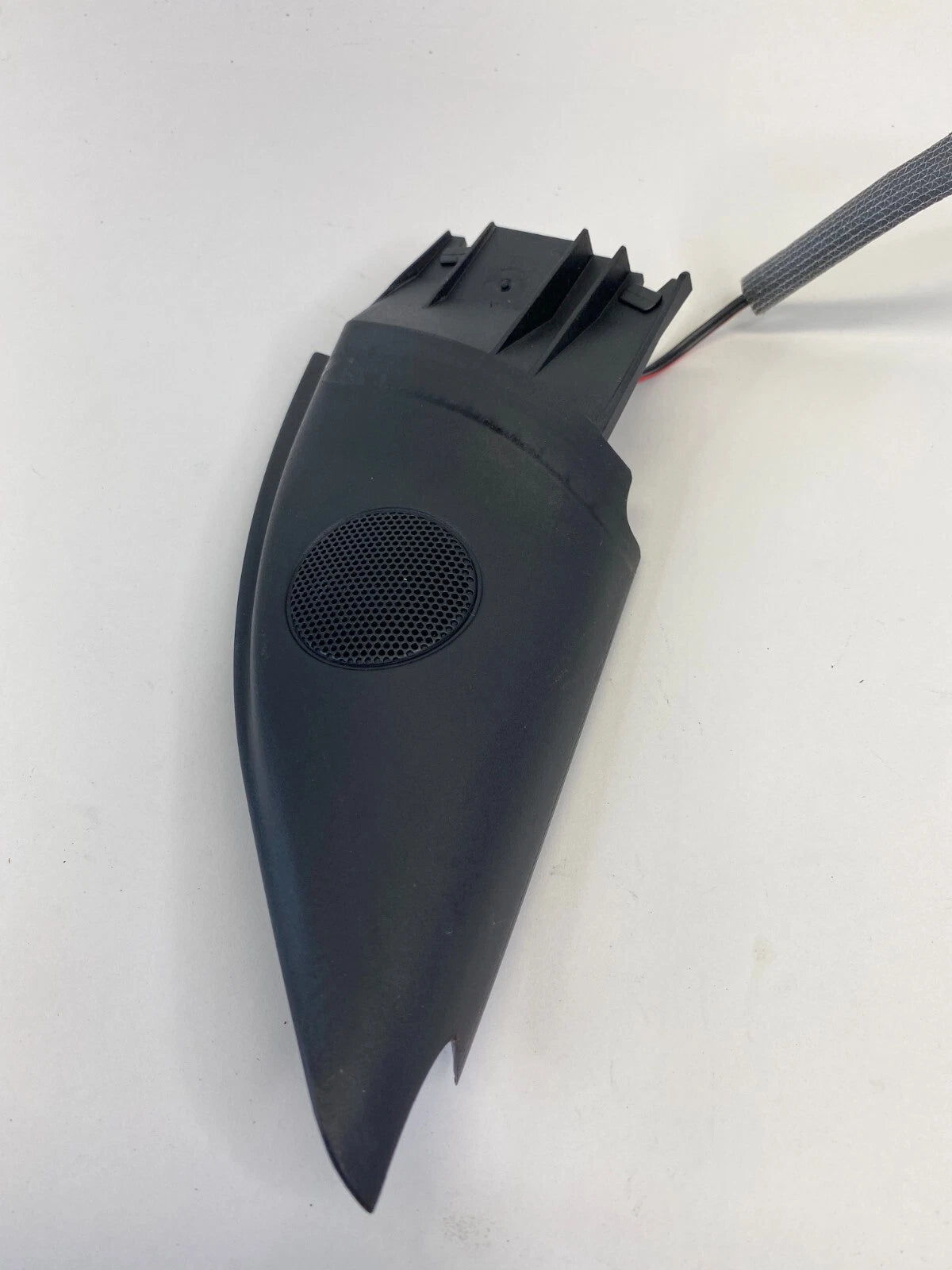 2002-2005 VW PASSAT FRONT DRIVER SIDE DOOR CORNER COVER W/ TWEETER 3B0837993 OEM