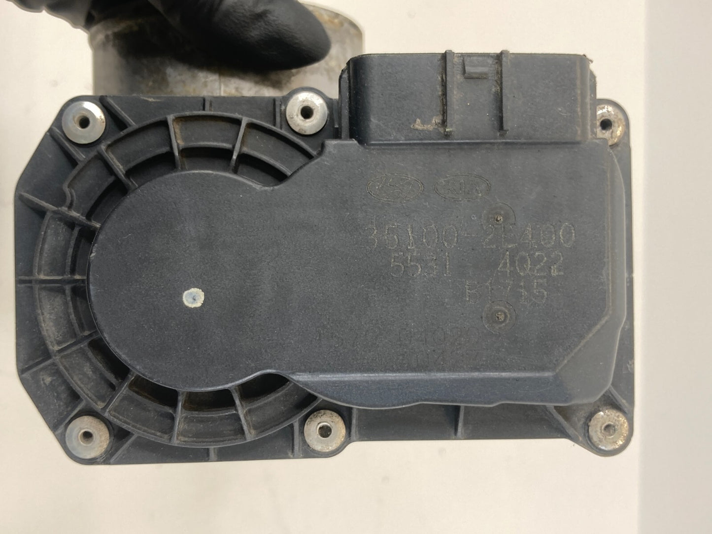 2013 13 Hyundai Elantra GT 1.8L A/T Throttle Body Throttle Valve 35100-2E400 OEM