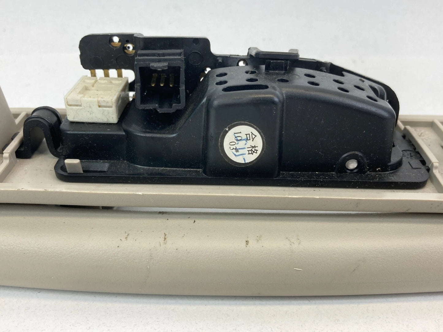2010-2012 LINCOLN MKT REAR LEFT SIDE ROOF GRAB HANDLE W / ASSIST LIGHT OEM