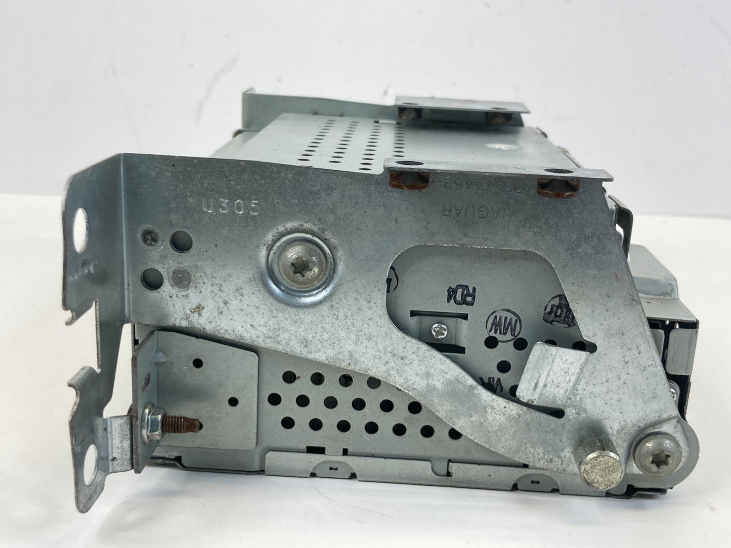 2009-2011 Jaguar XF Radio AM/FM Stereo 6 Disc CD Player Receiver 7G9N14C230TA