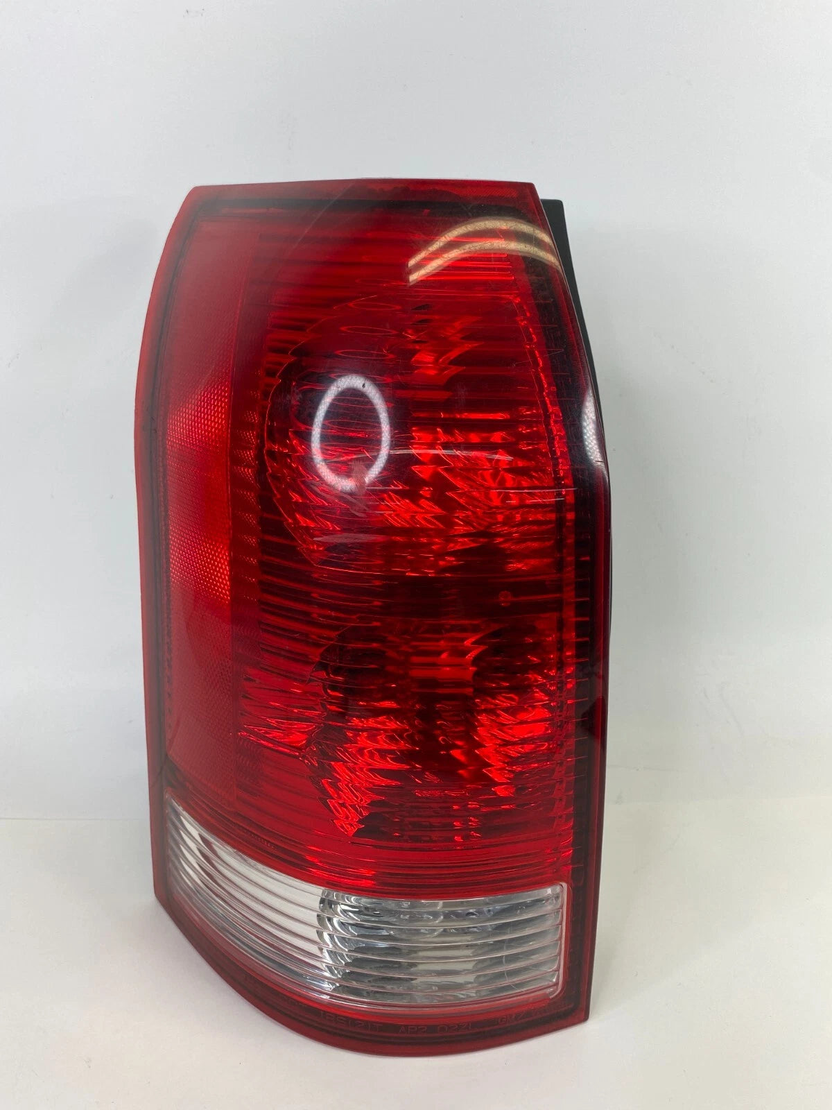 2002-2007 SATURN VUE REAR LEFT DRIVER SIDE TAIL LIGHT TAILLIGHT TAIL LAMP OEM