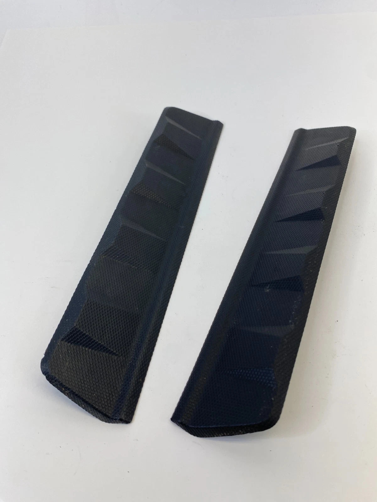 2010-2017 GMC TERRAIN REAR LEFT & RIGHT DOOR SILL SCUFF PLATE COVER 25790574