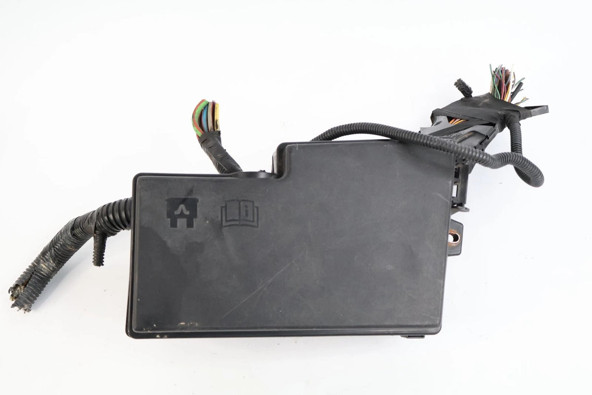 2013-2016 FORD ESCAPE 1.6L L4 ENGINE COMPARTMENT FUSE BOX RELAY JUNCTION BLOCK