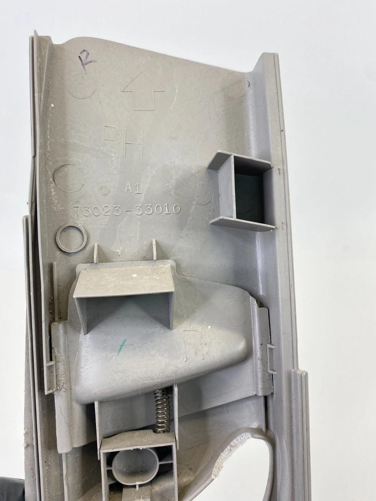 2002 2003 LEXUS ES300 FRONT RIGHT SIDE CENTER B-PILLAR UPPER TRIM 73023-33010