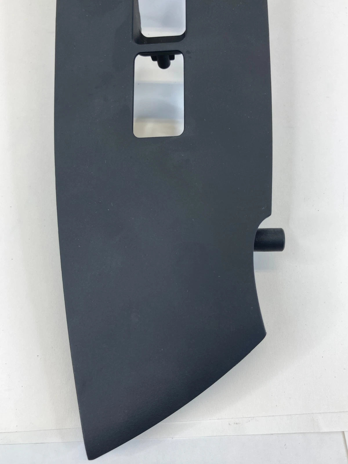 2011-2015 KIA SORENTO FRONT RIGHT WINDOW SWITCH BEZEL TRIM 93575-2P000VA OEM