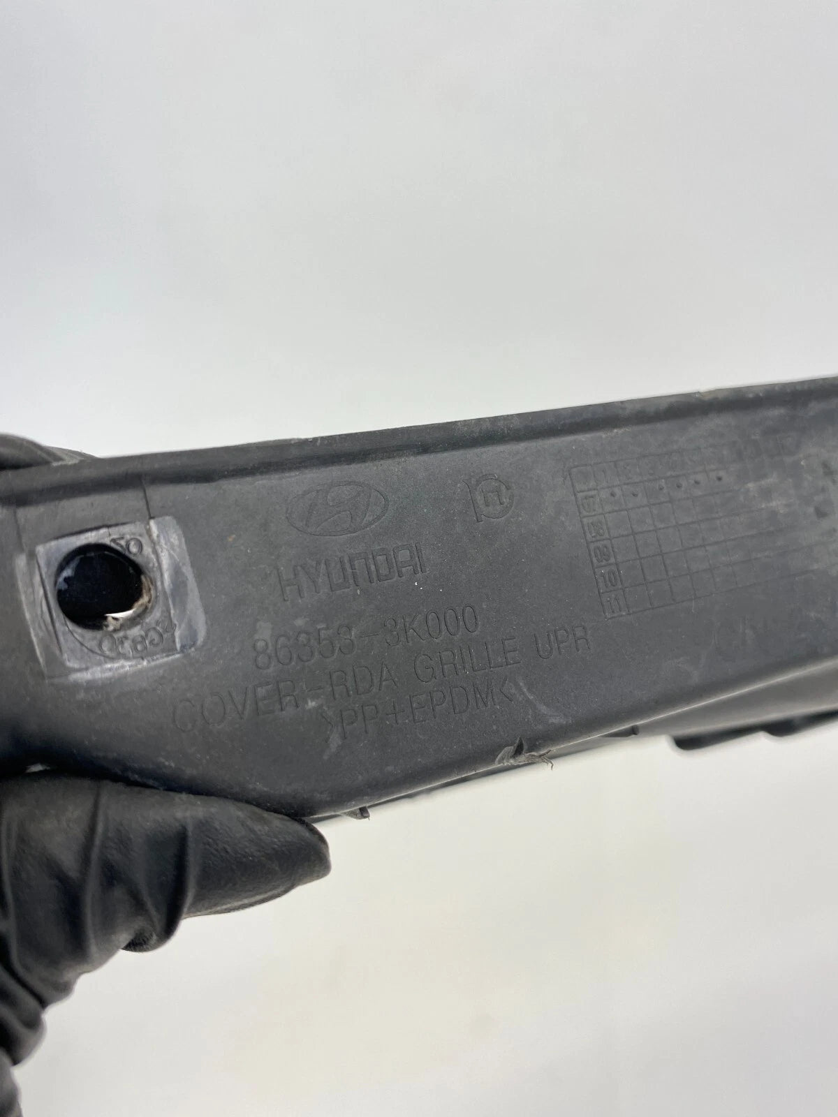 2006-2008 HYUNDAI SONATA FRONT BUMPER GRILL GRILLE COVER BRACKET 86353-3K000 OEM