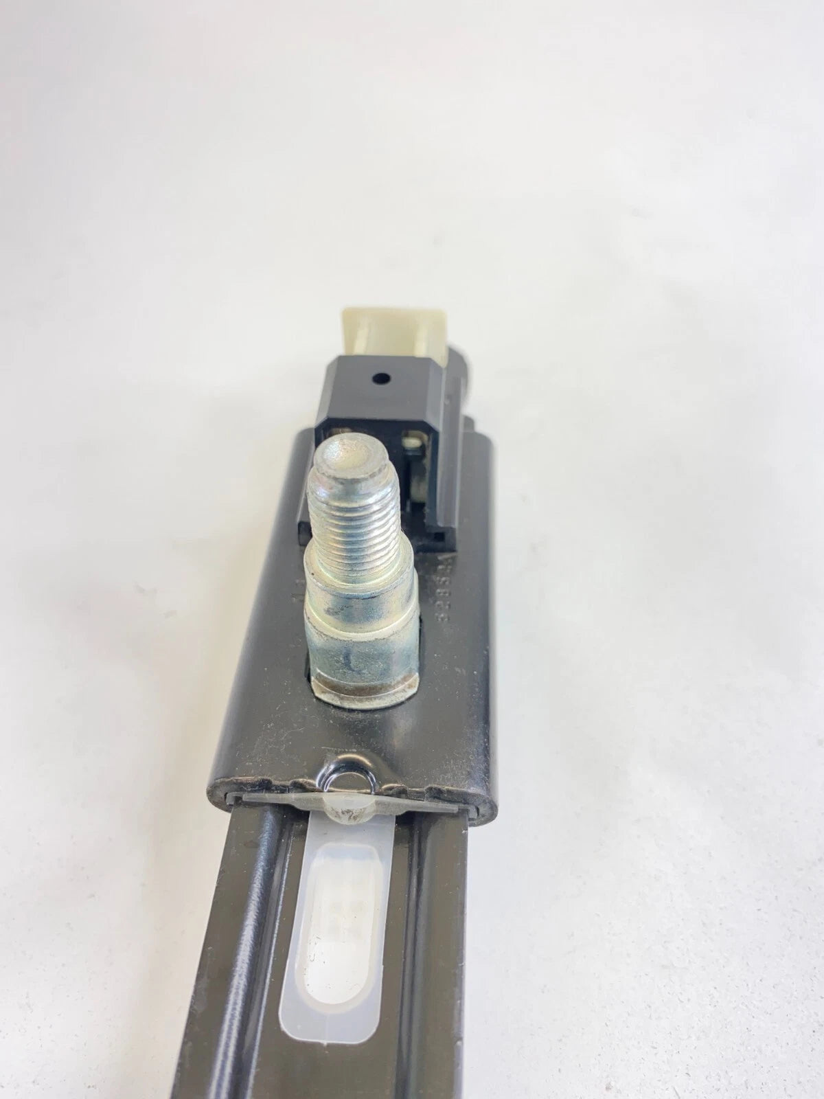 2009 2010 PONTIAC VIBE HATCHBACK FRONT LEFT OR RIGHT SEAT BELT HEIGHT ADJUSTER