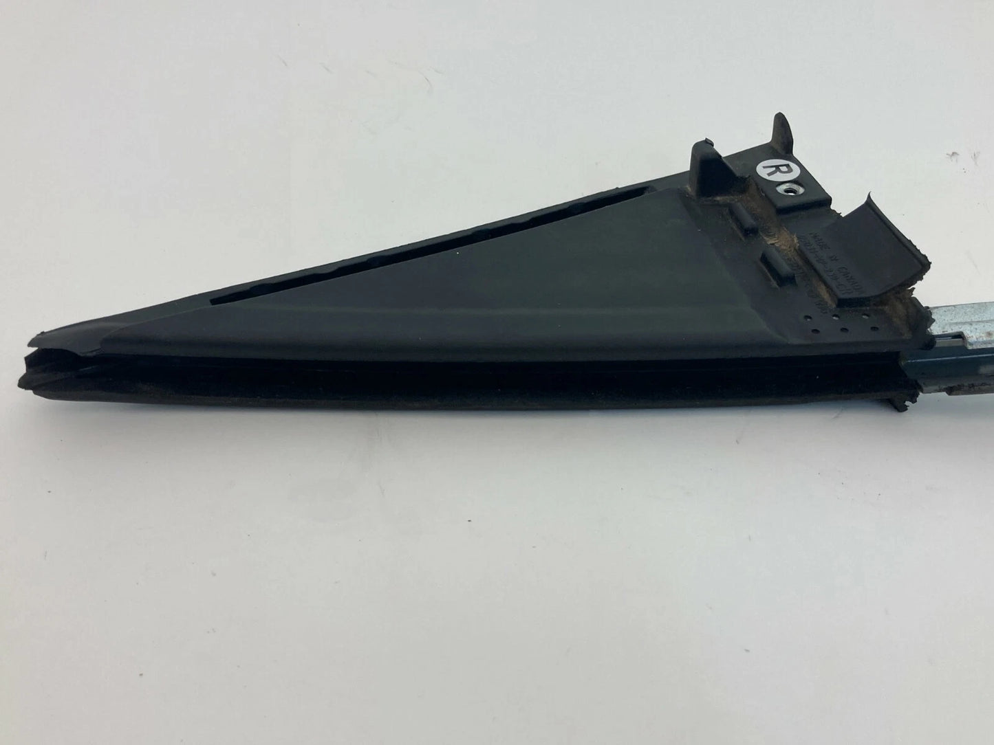 2003-2008 TOYOTA MATRIX REAR RIGHT EXTERIOR CORNER COVER TRIM BEZEL 05031MP2 OEM