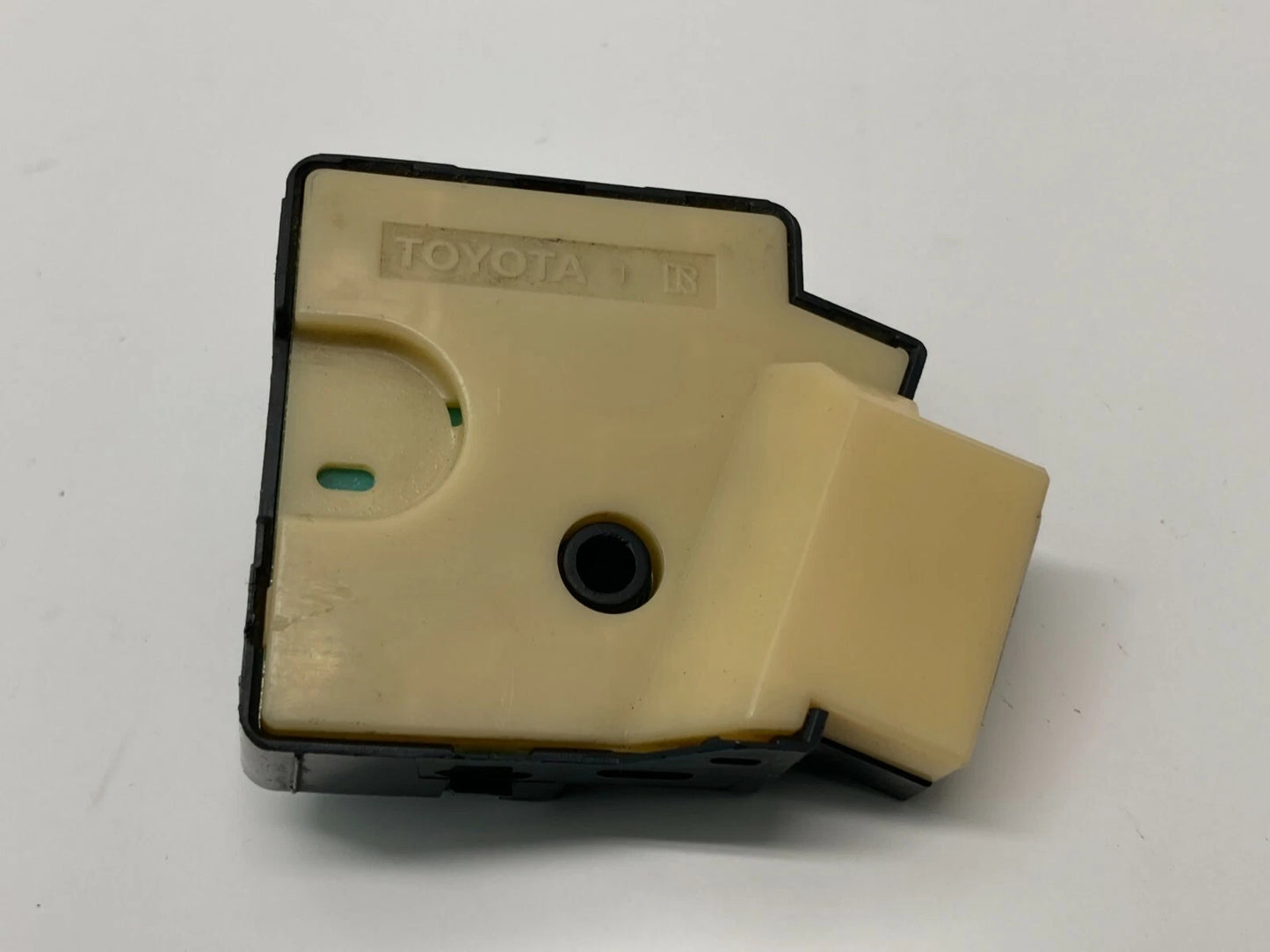 1998 1999 2000 LEXUS LS400 FRONT RIGHT PASSENGER SEAT BELT ADJUSTMENT SWITCH OEM