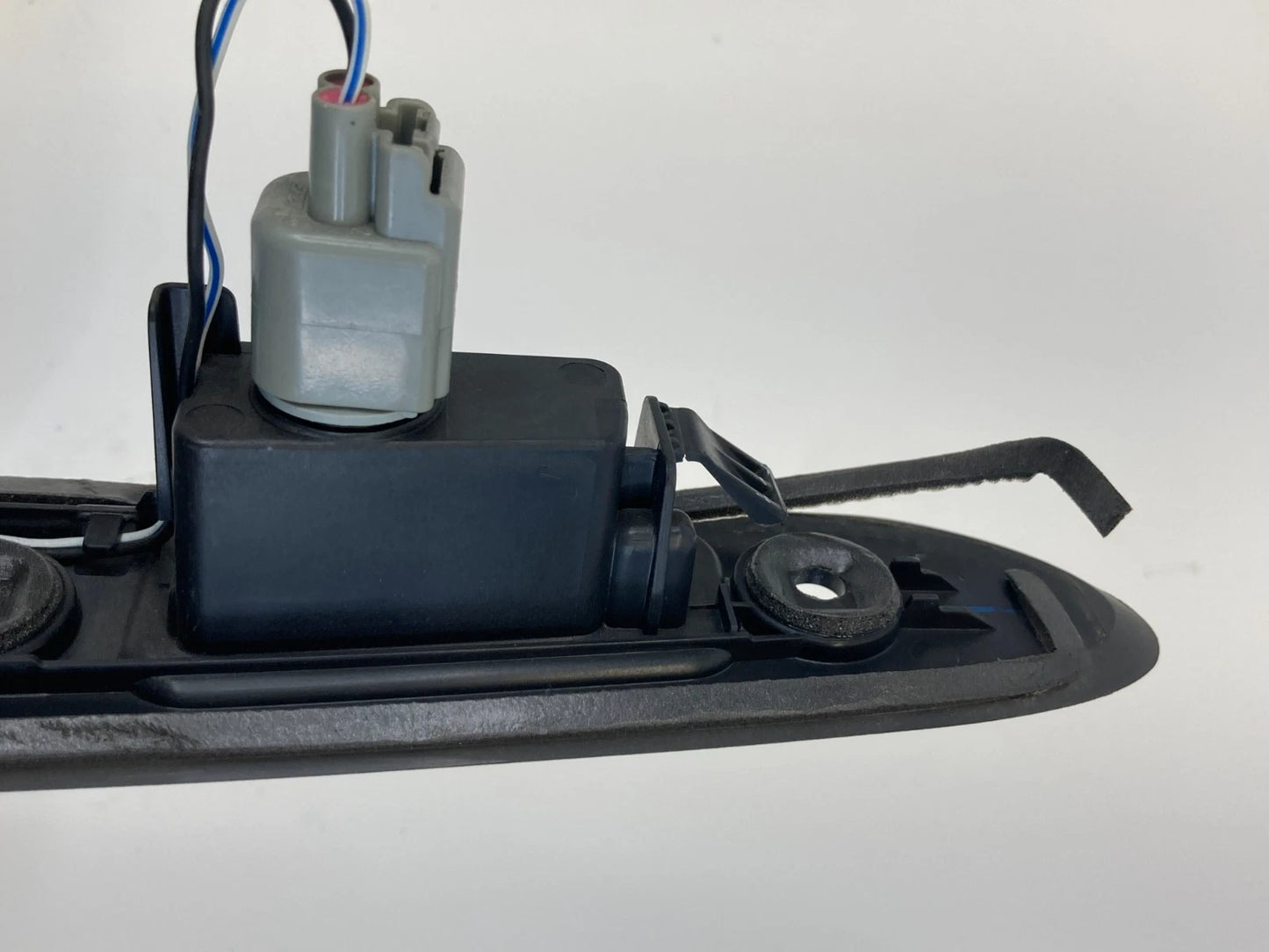 2015-2017 CHRYSLER 200 REAR DECK TRUNK LID RELEASE MOLDING W/ LICENSE LAMPS OEM