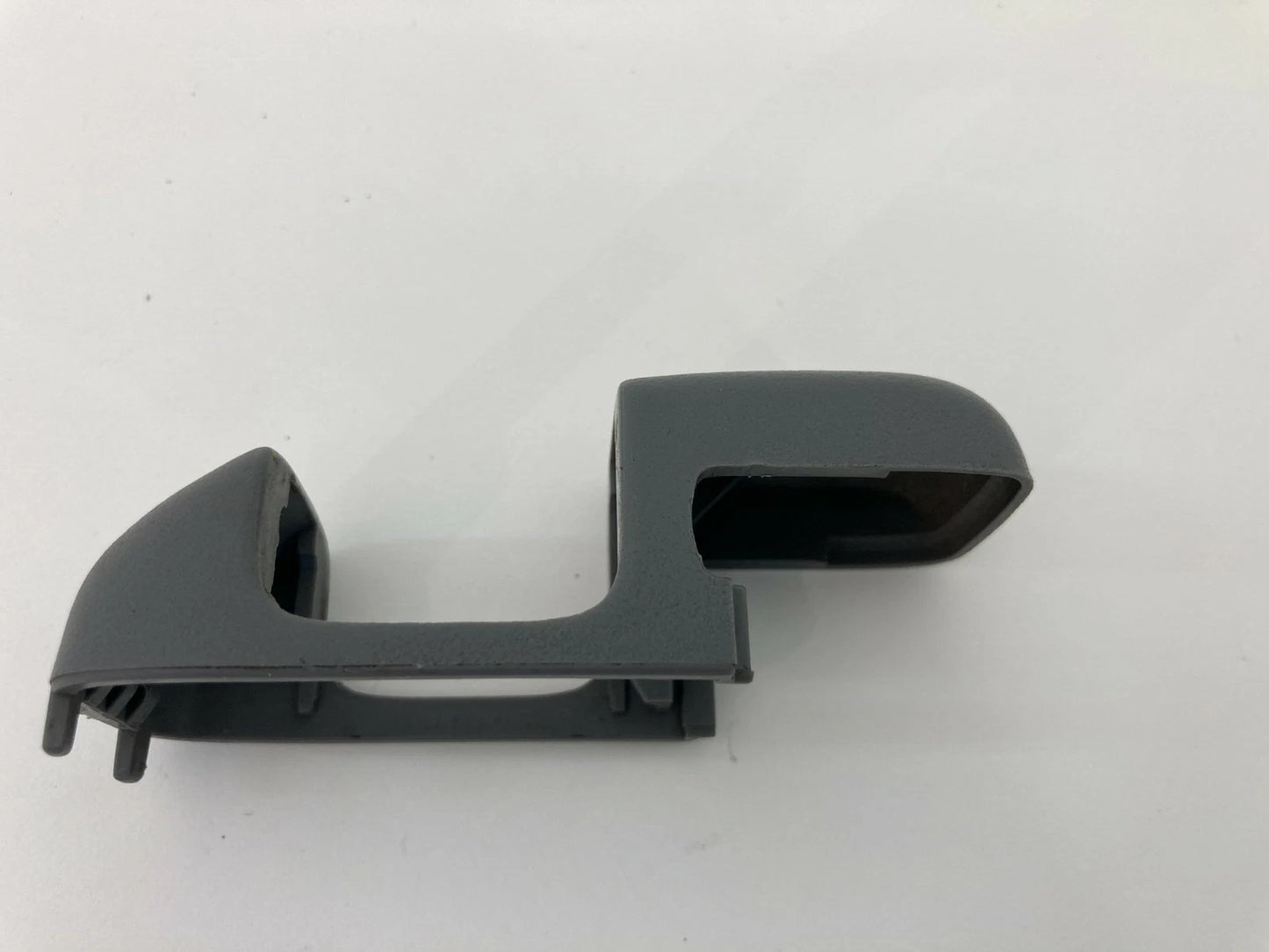 2003 2004 2005 2006 KIA SORENTO SEAT BELT UPPER SLIDE HANDLE BOLT TRIM COVER OEM