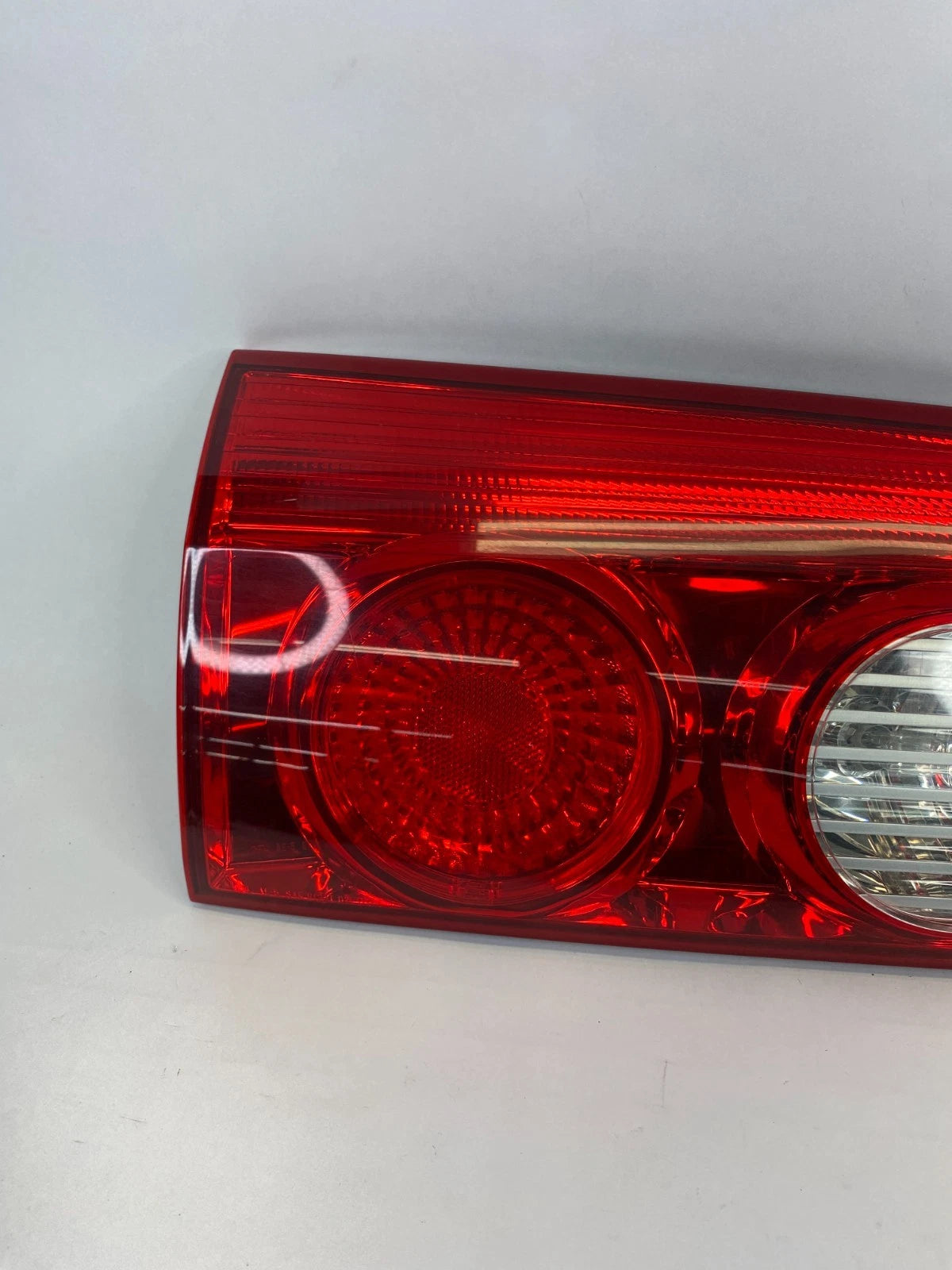 2006-2010 TOYOTA SIENNA LEFT DRIVER SIDE INNER LID TAIL LIGHT LAMP TAILLIGHT OEM