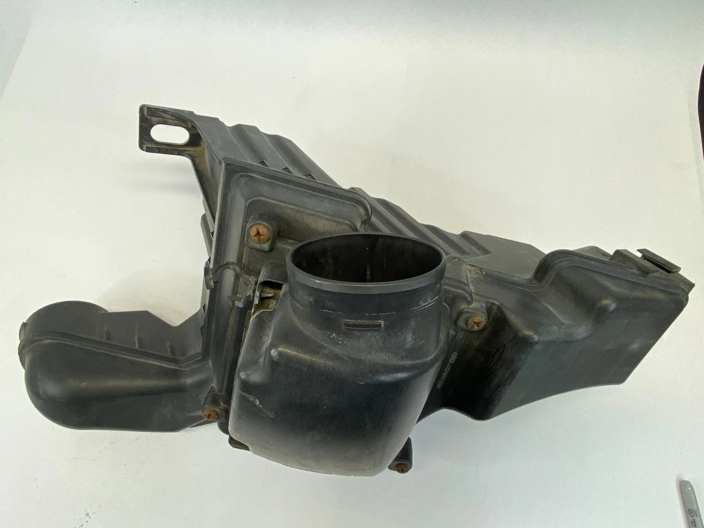 95-05 PONTIAC SUNFIRE 2.2L 8V AIR CLEANER FILTER BOX HOUSING ASSY OEM 24577590